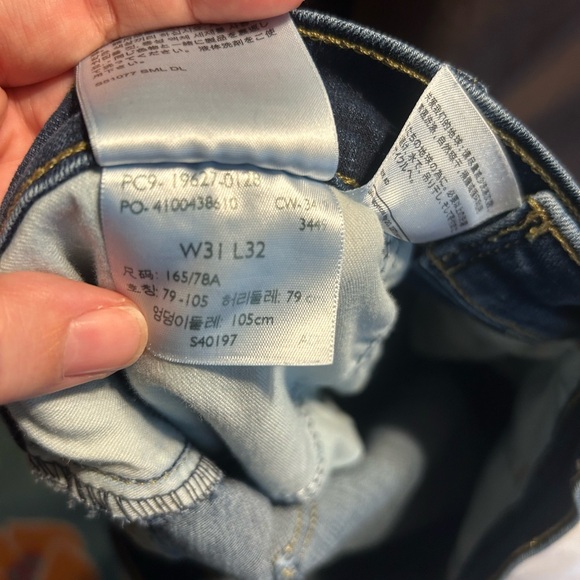 Levi’s 312 Shaping Slim Jeans - Picture 7 of 7